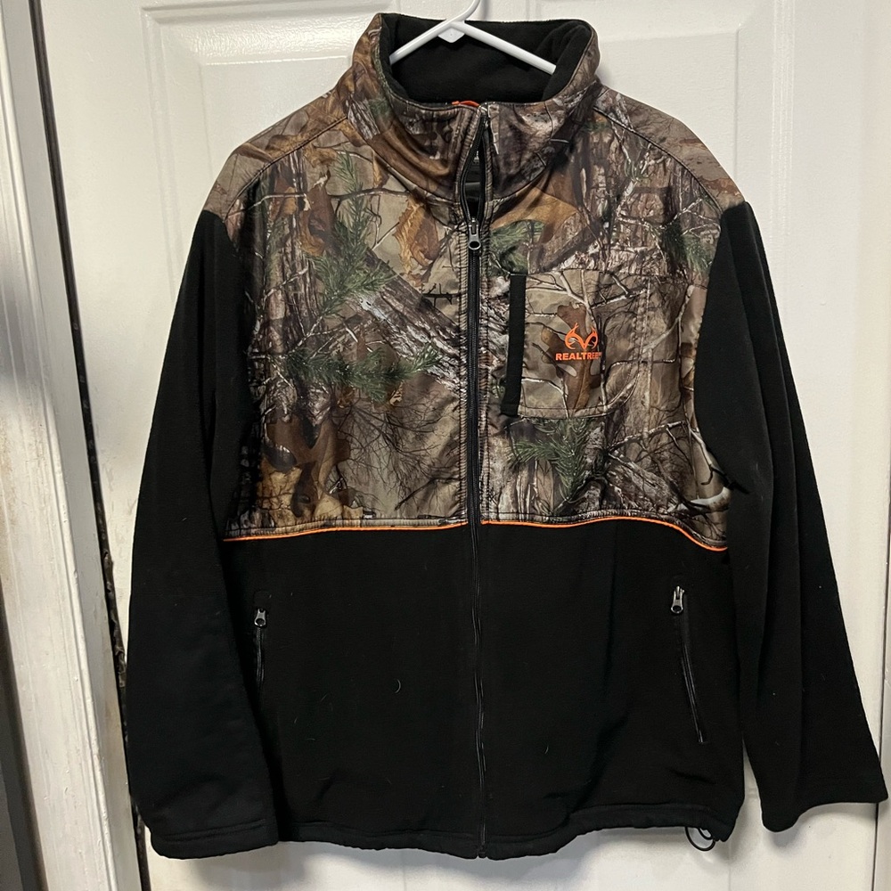 Realtree Men's Camouflage and Black Performance Jacket